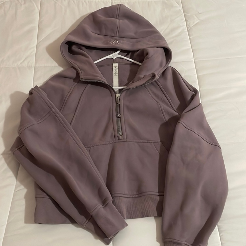 Lululemon Cropped Scuba